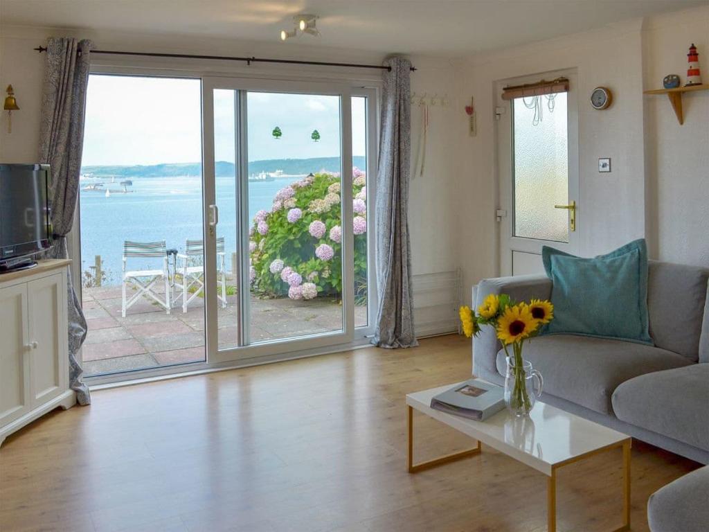 Breakwater View room 1